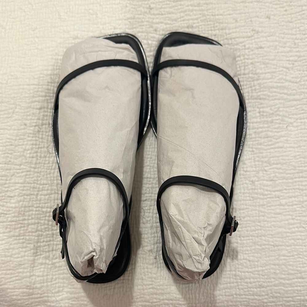 Reformation Black Minimalist Square-Toe Leather Sandals - Picture 2 of 12